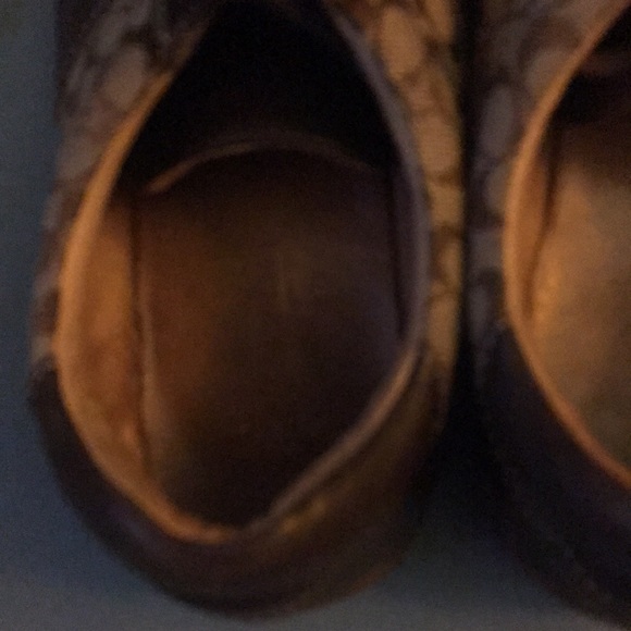 There’s serial numbers in the insole . The leather sole coach insignia size 9 m - Picture 7 of 7